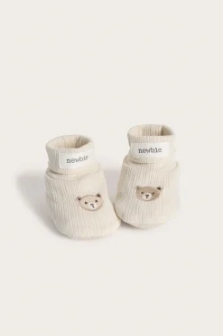 Baby beige booties with bears