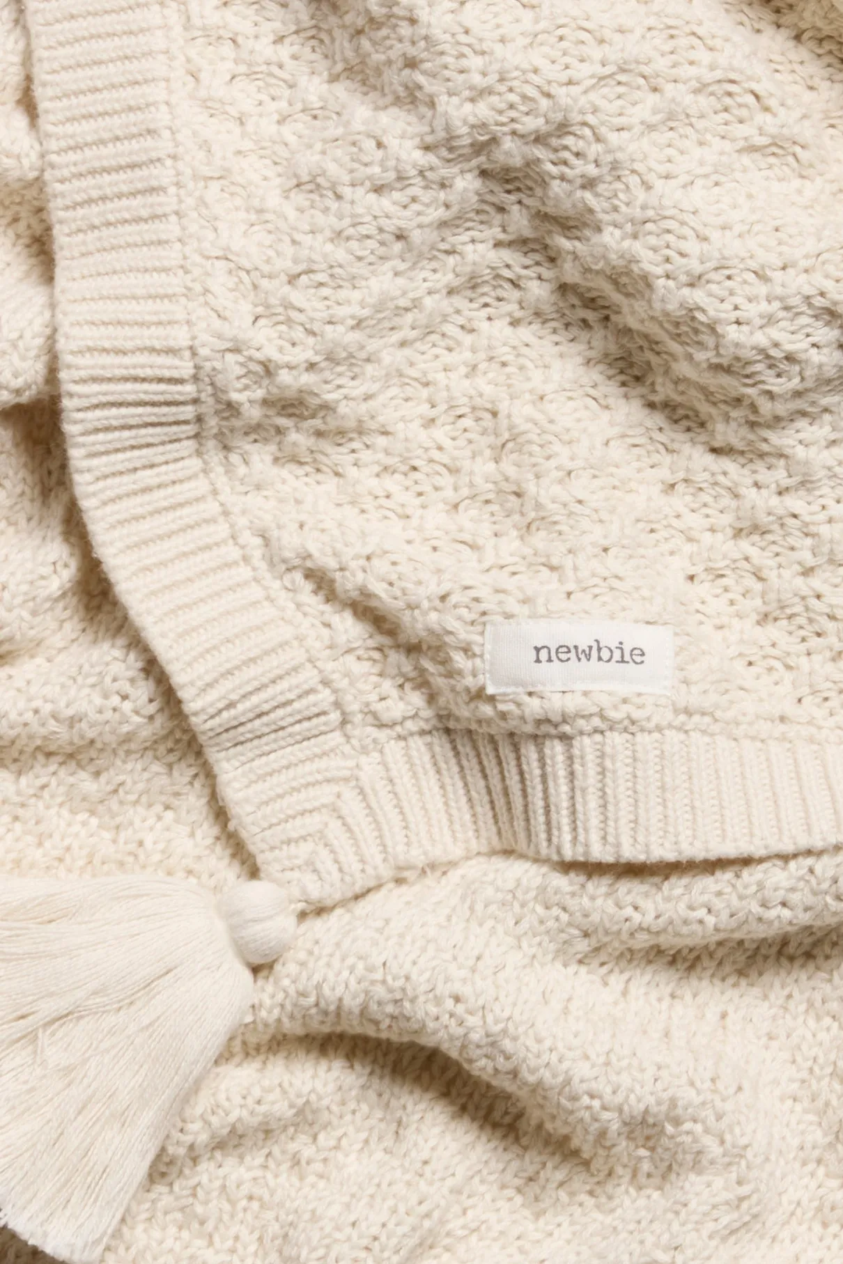 Baby beige knitted pattern blanket