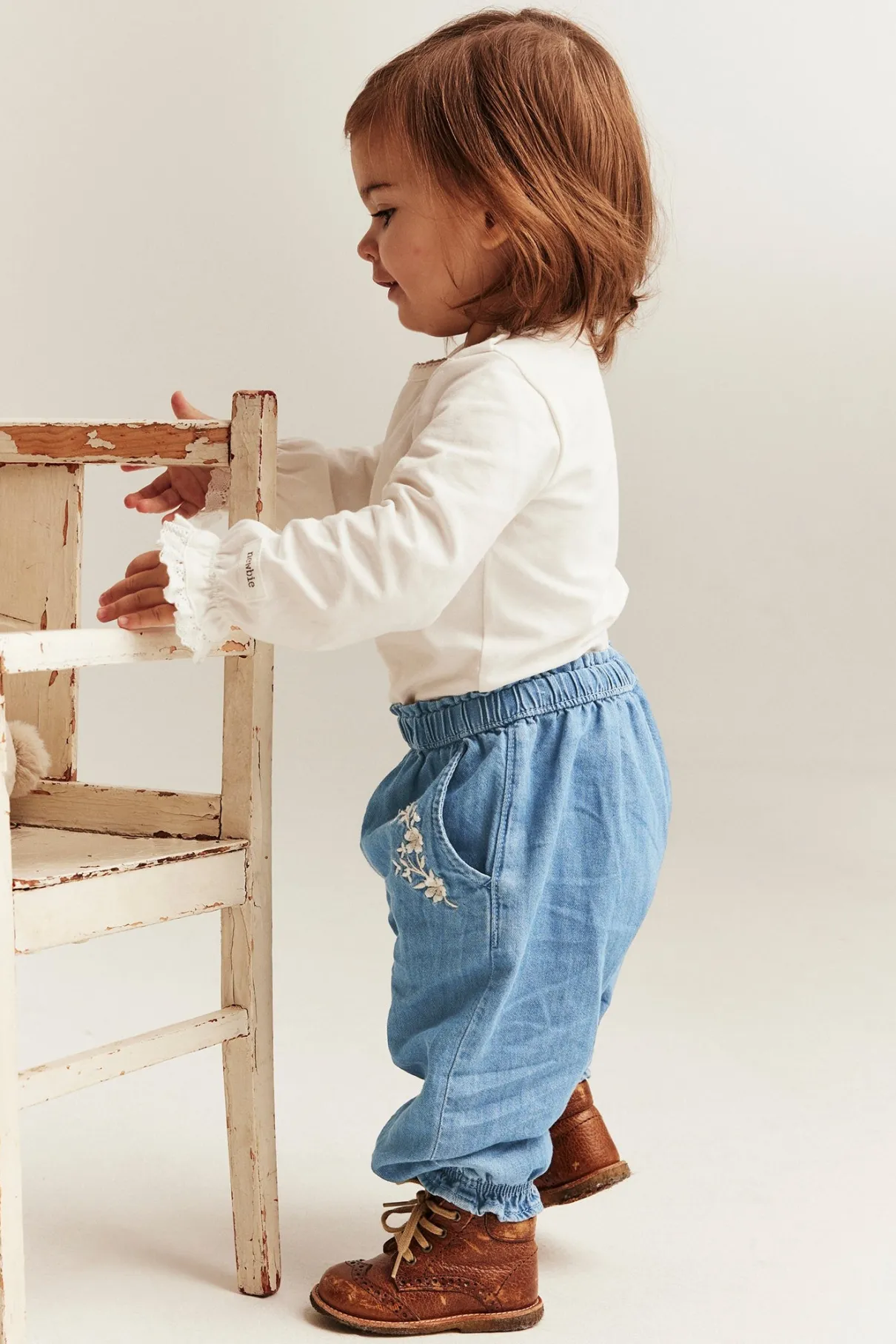 Baby blue denim trousers with floral embroidery