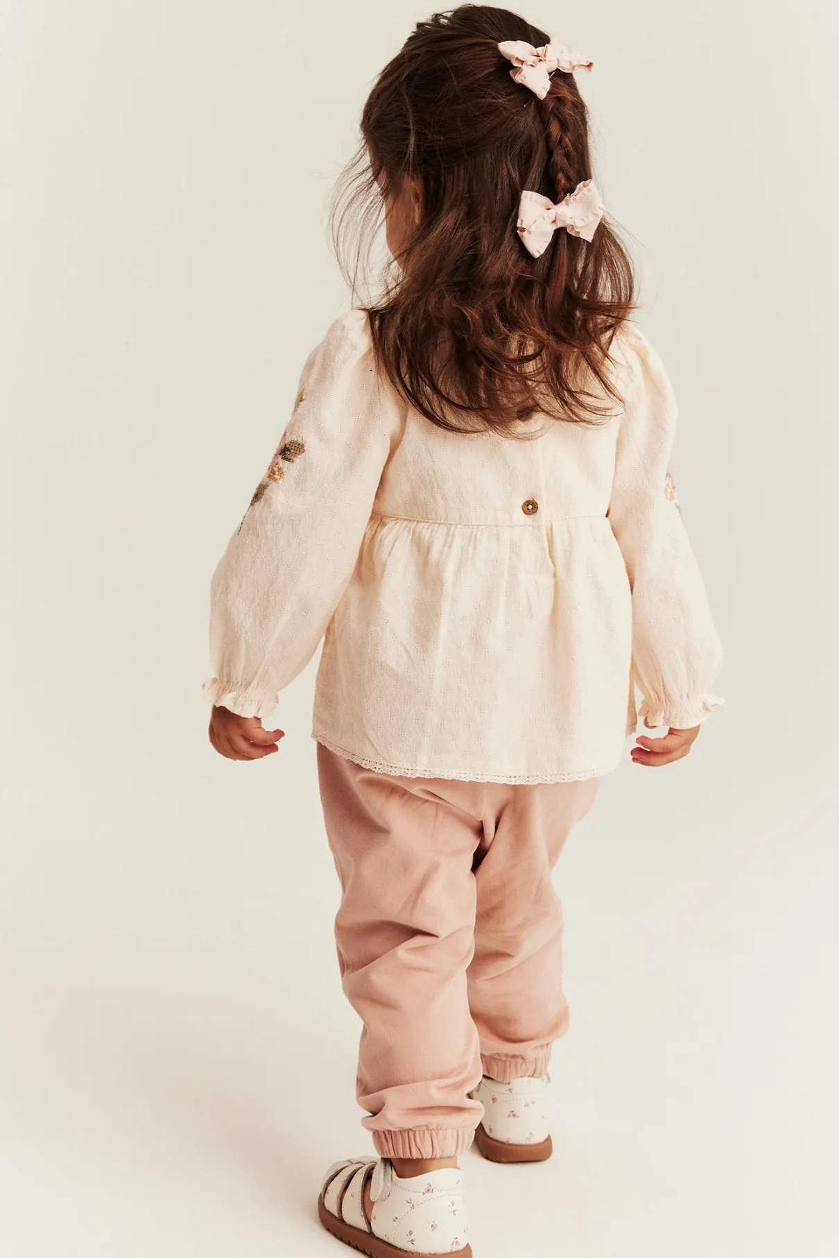Baby bodysuit with floral embroidery