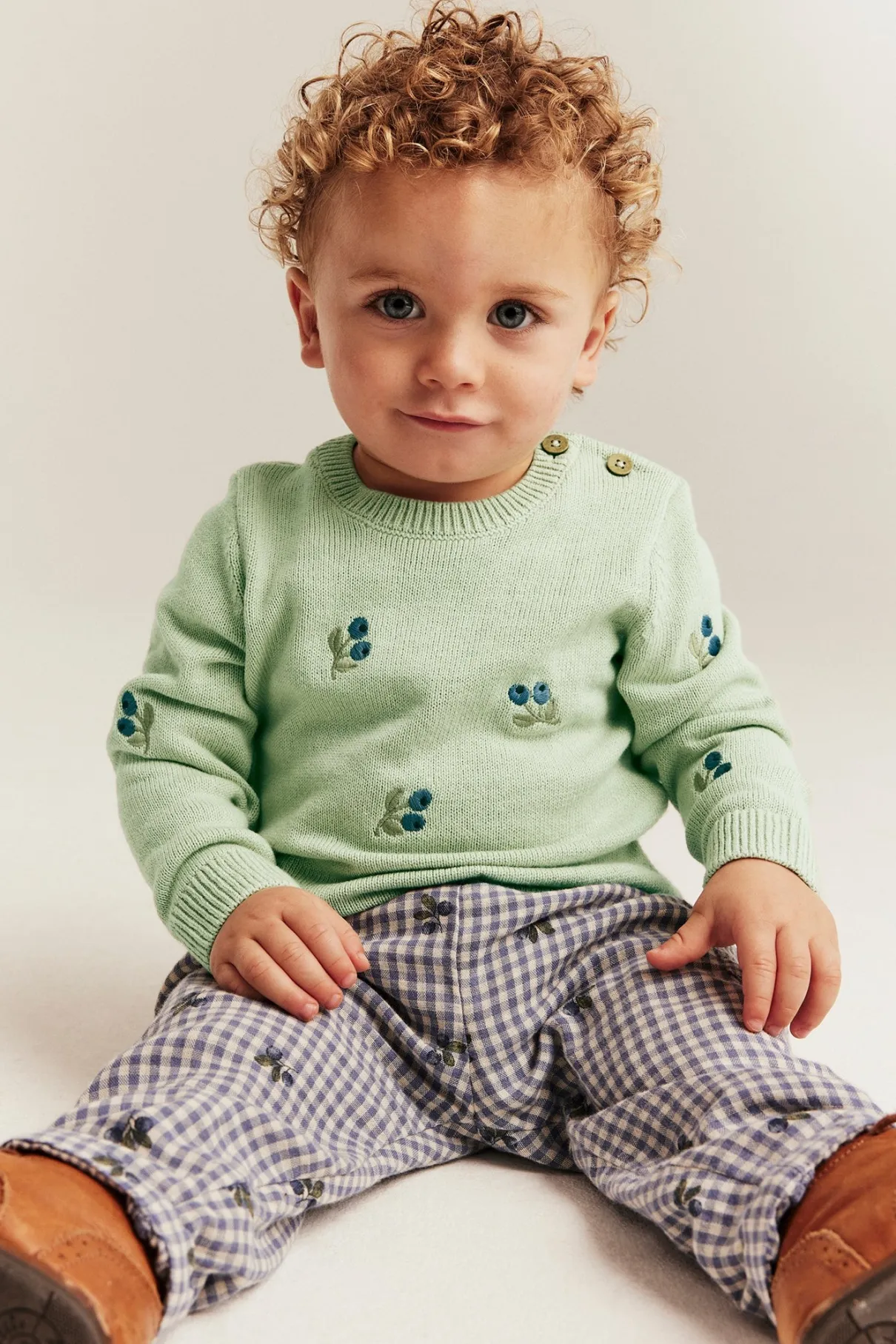 Baby green knitted jumper with blueberries