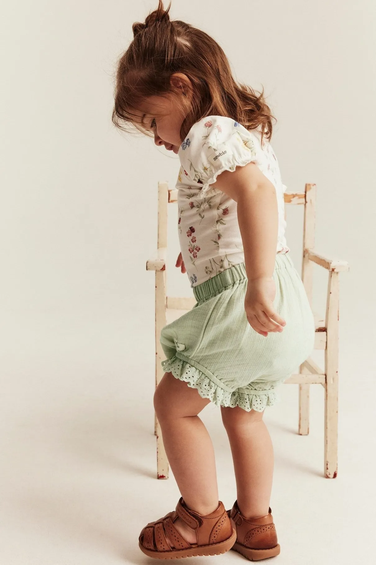 Baby green puff shorts with frill