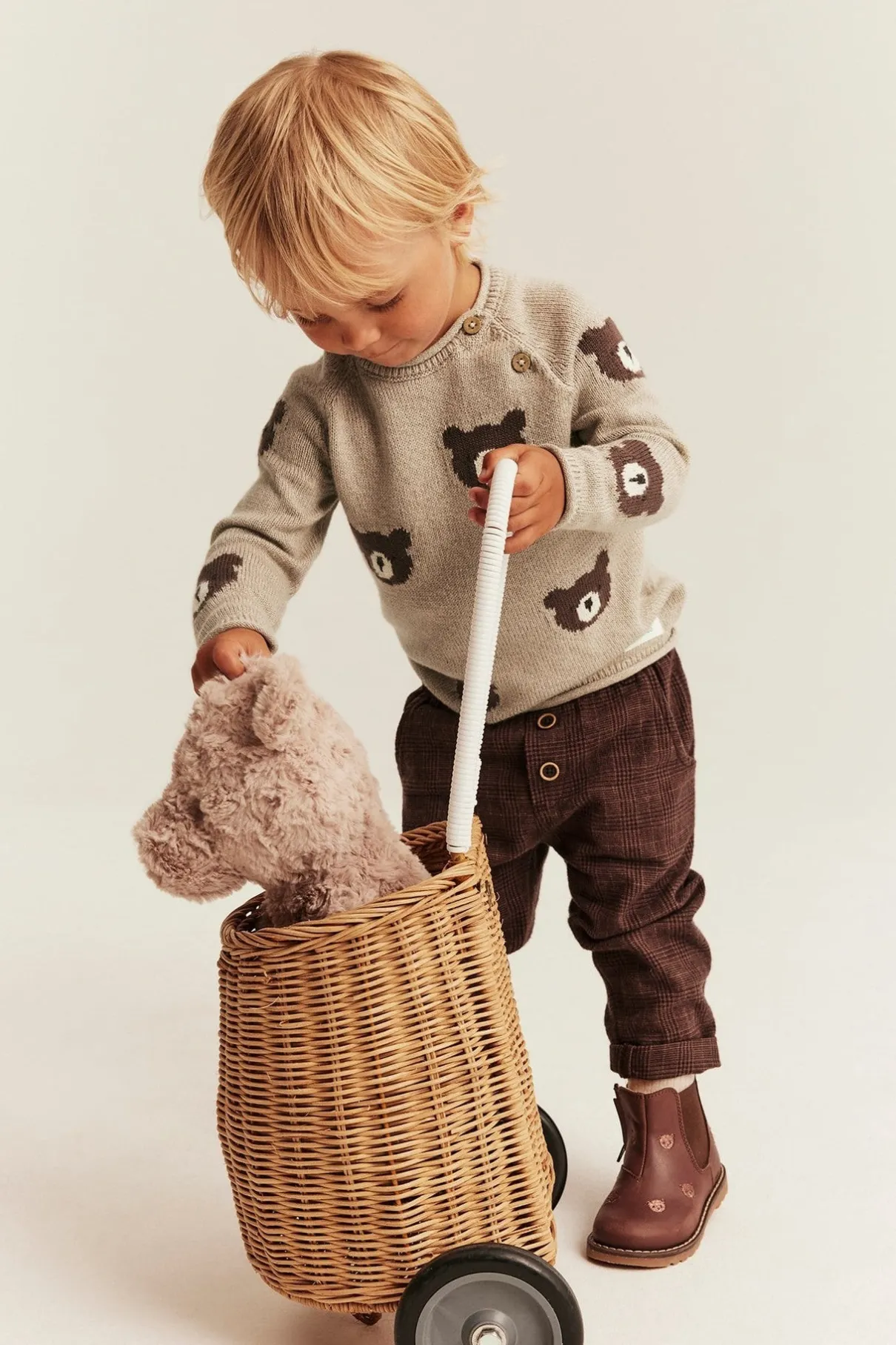 Baby sweater with bears