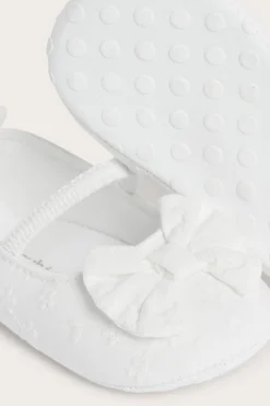 Baby white ballet shoes with bow