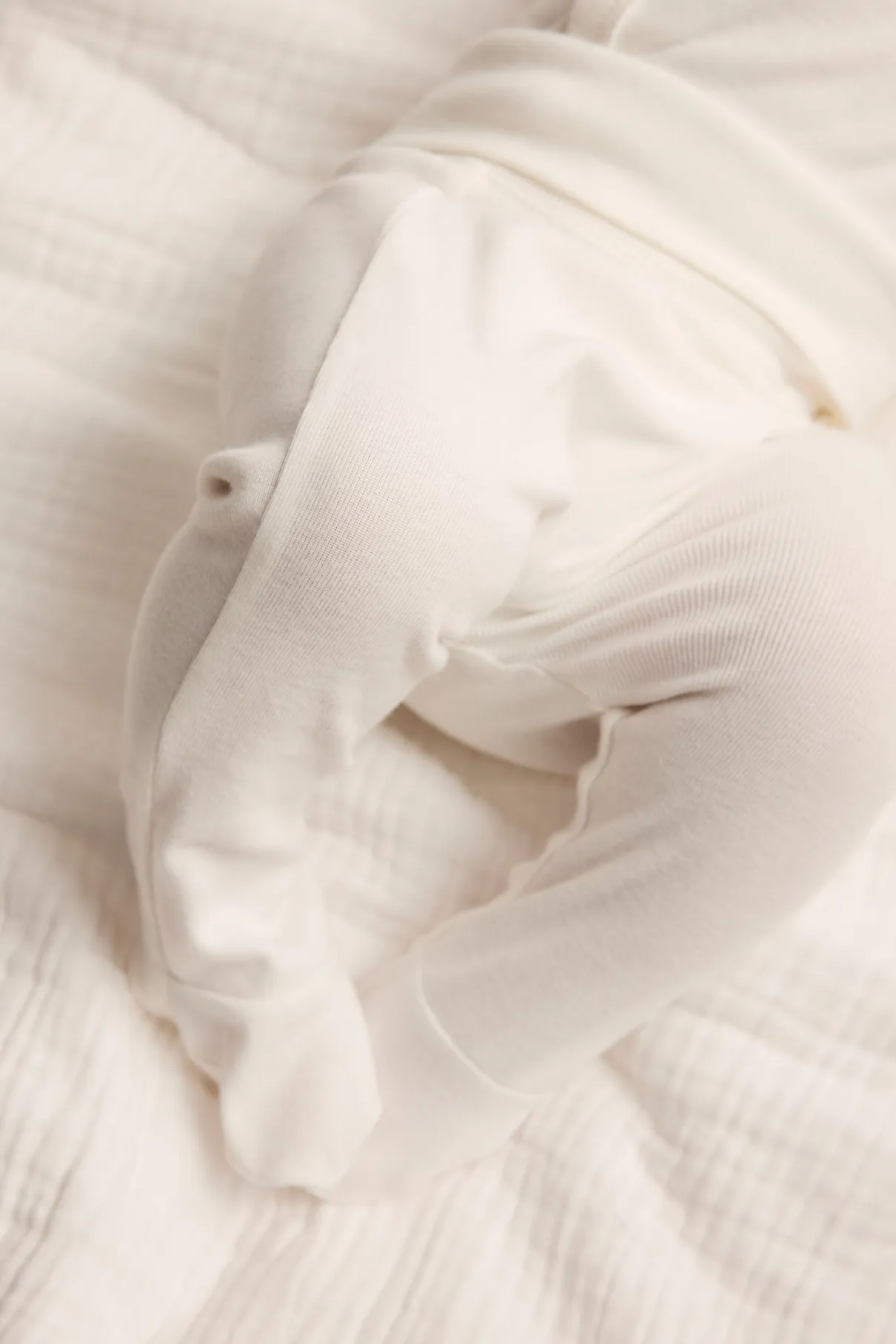 Baby white basic leggings with feet
