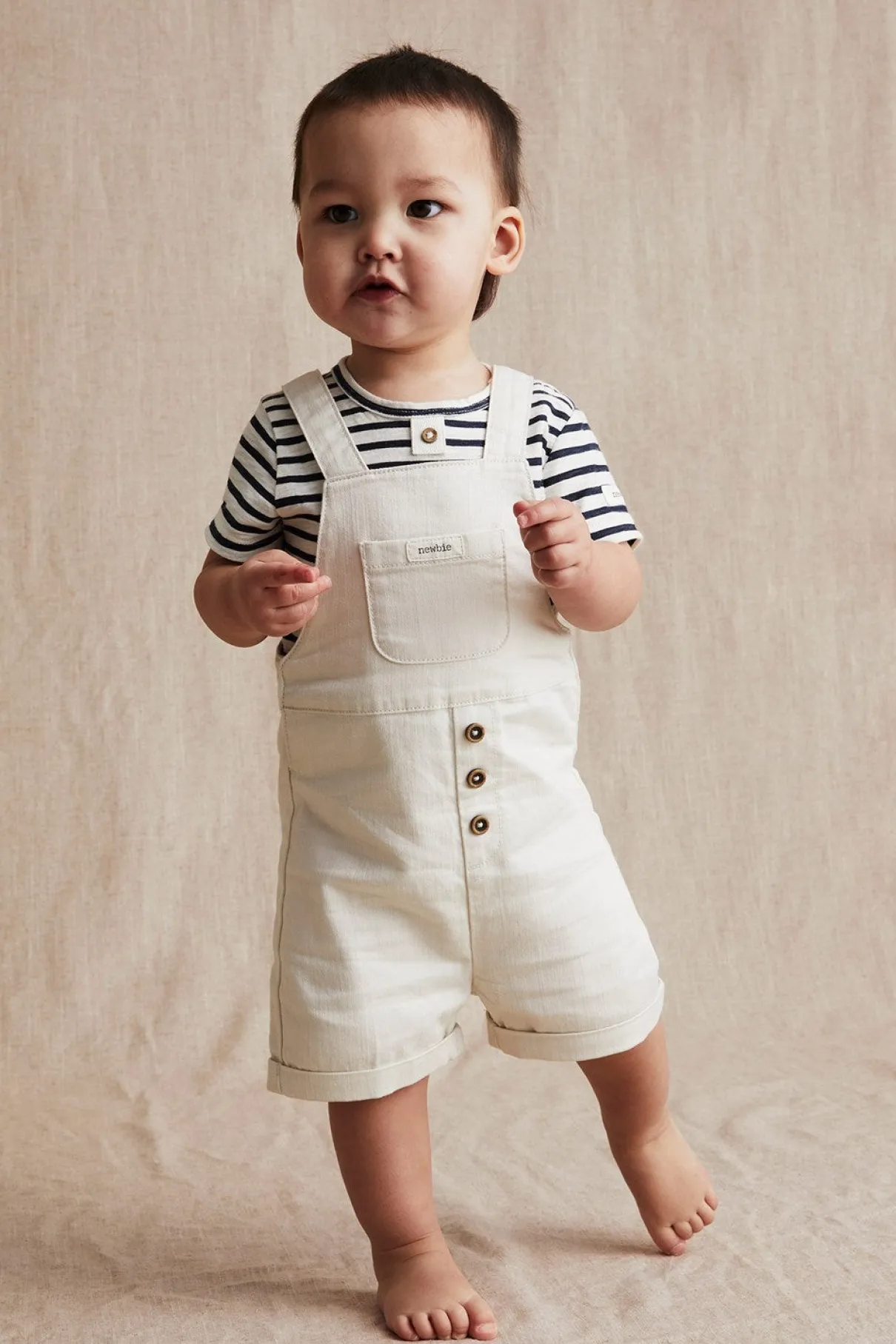 Baby white suspender shorts