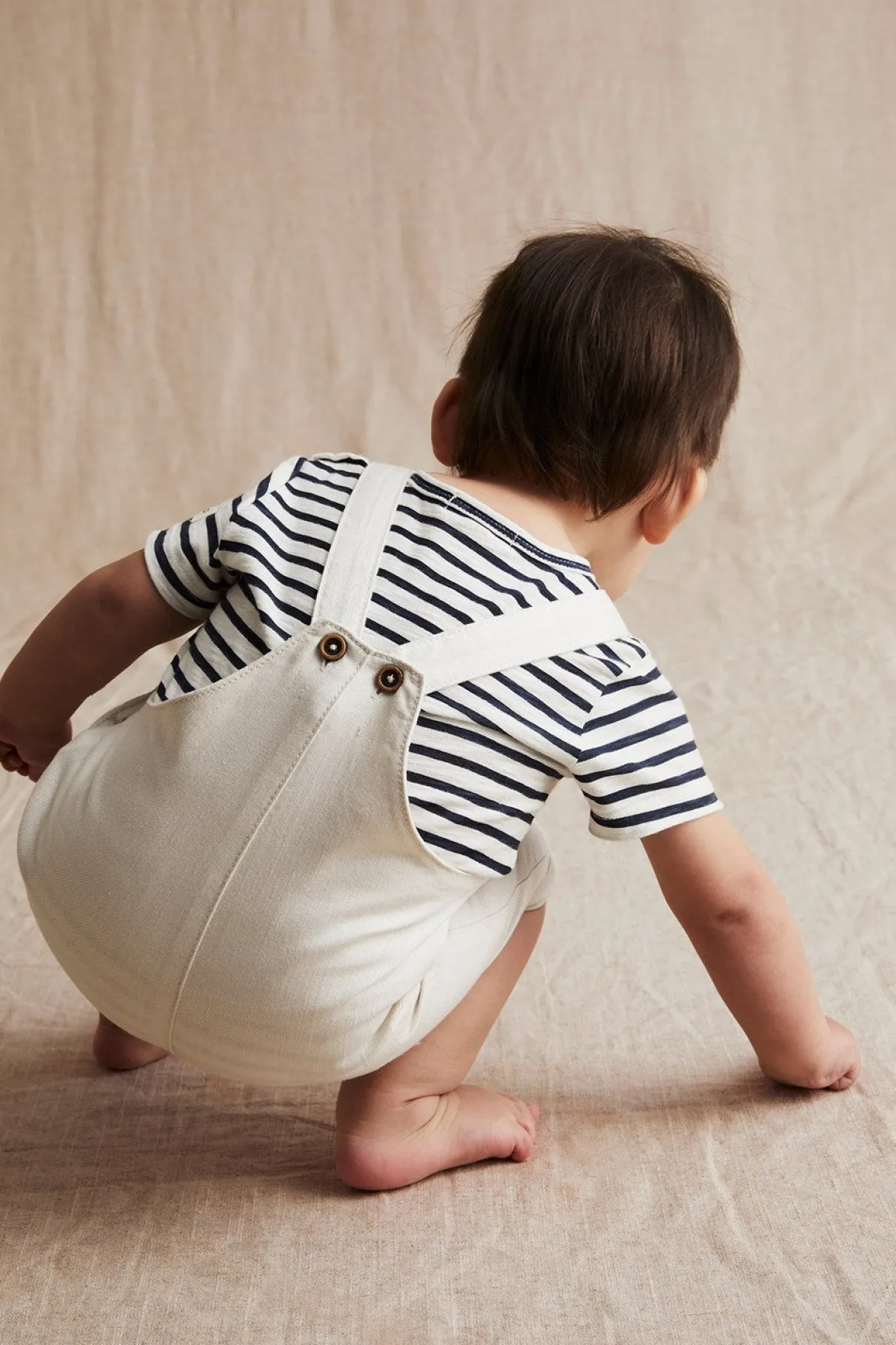 Baby white suspender shorts