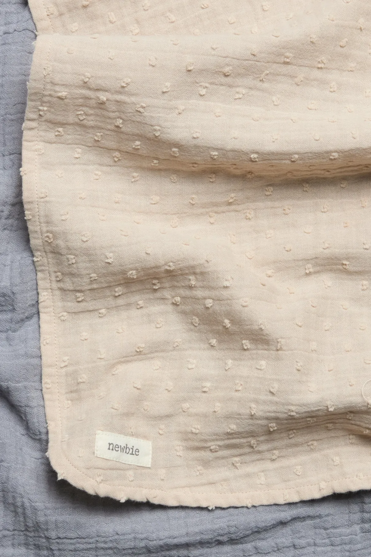Blue and beige muslin blankets (2-pack)