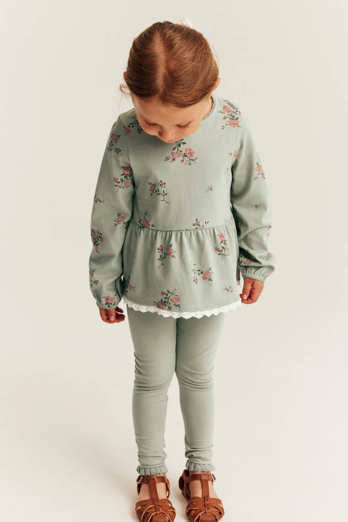 Kids green leggings with lace
