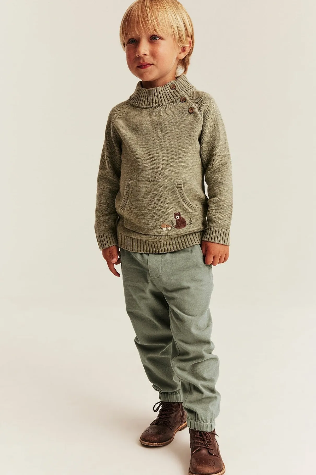 Kids green trousers with embroidery