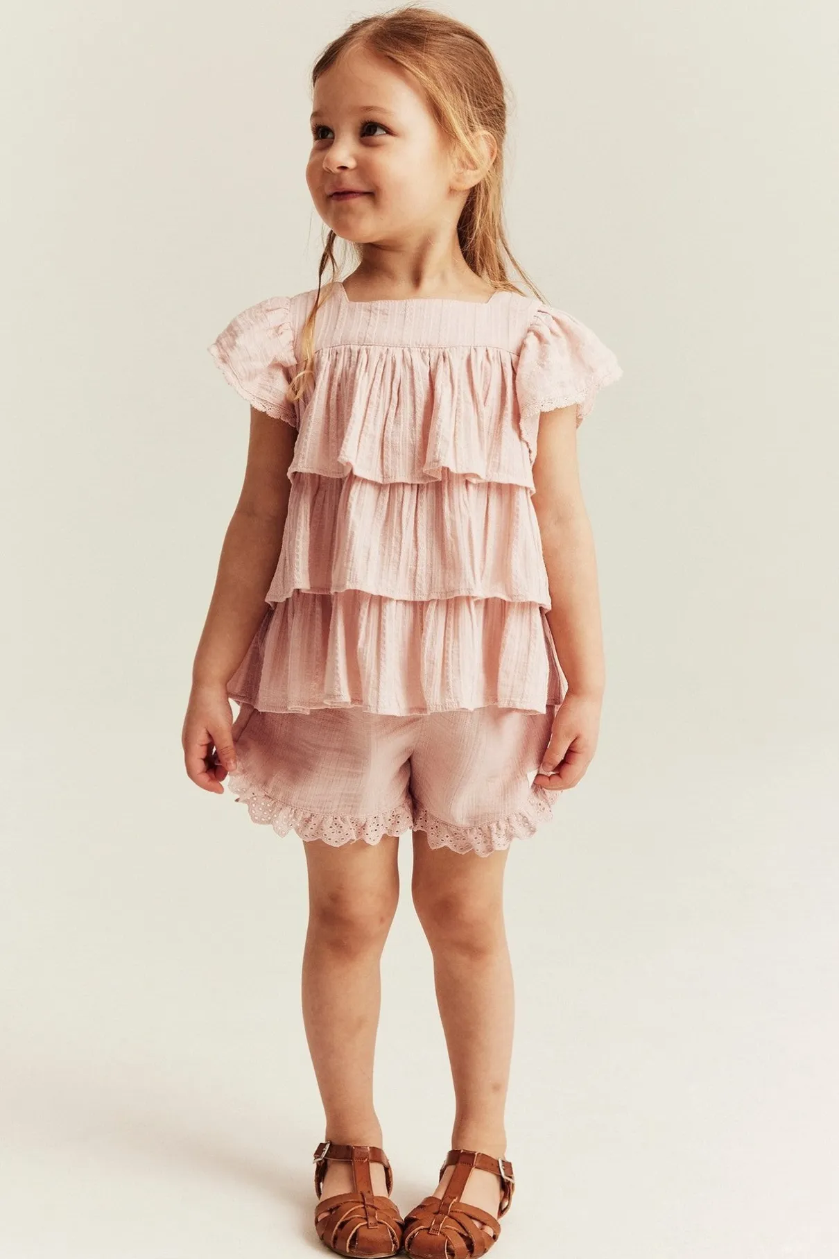 Kids pink woven shorts with frill