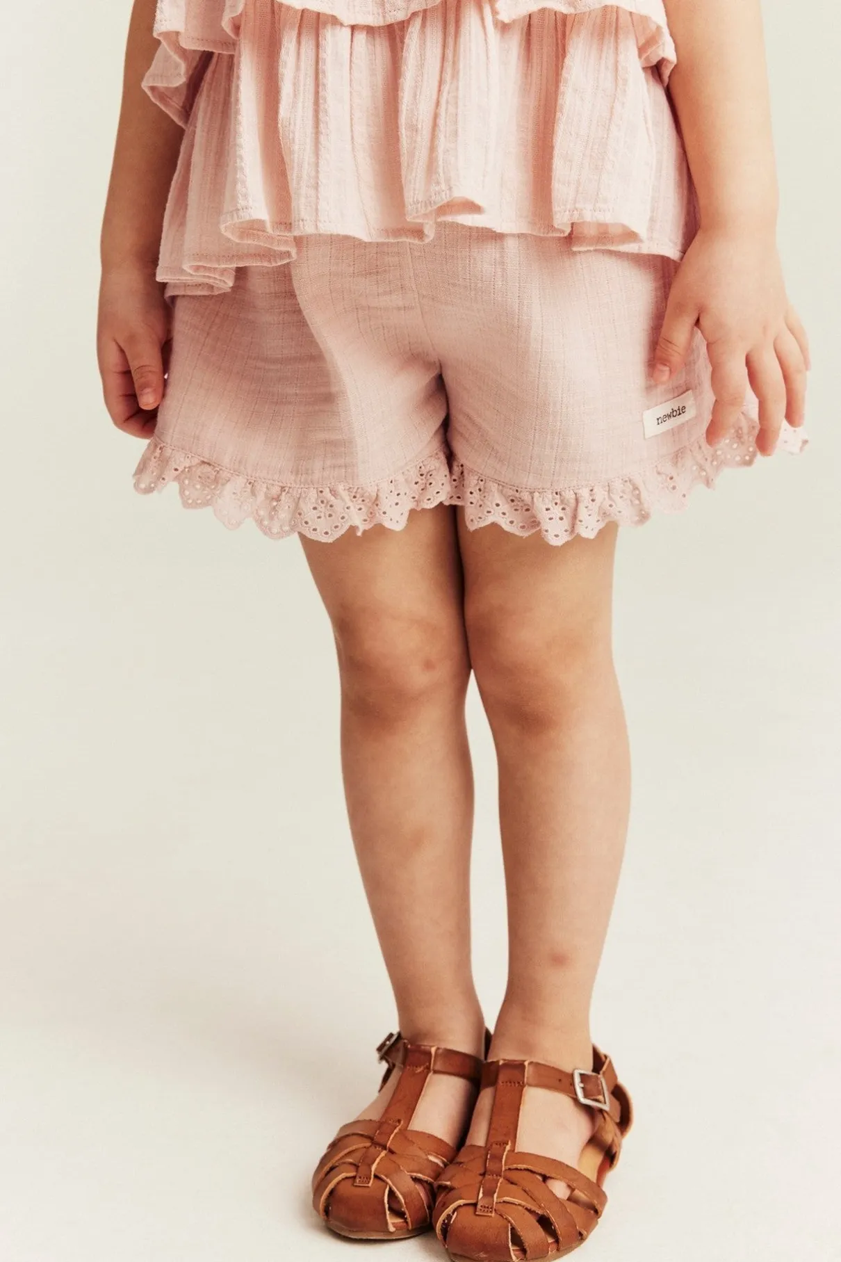 Kids pink woven shorts with frill