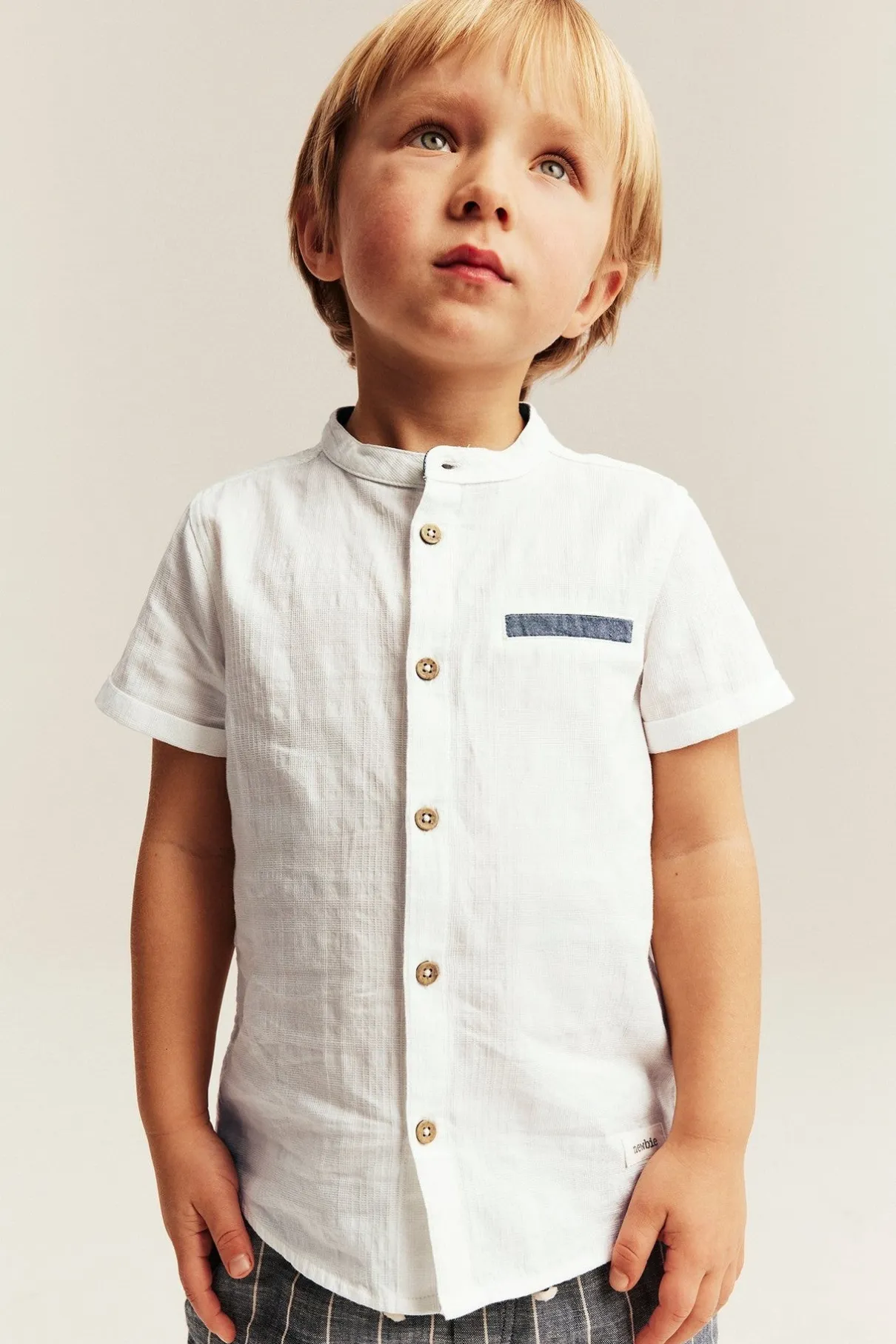 Kids white short-sleeved shirt