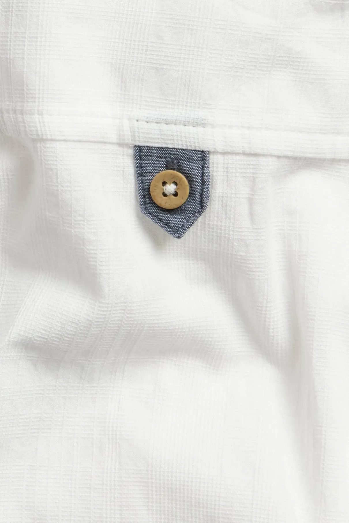 Kids white short-sleeved shirt