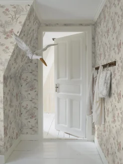 Lily swan beige wallpaper