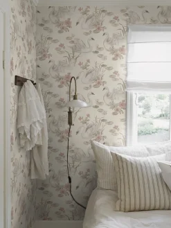 Lily swan beige wallpaper