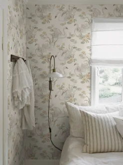 Lily swan white wallpaper