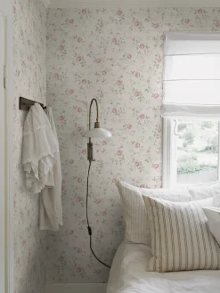 Rose Garden white wallpaper