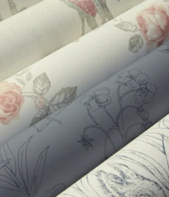 Rose Garden white wallpaper