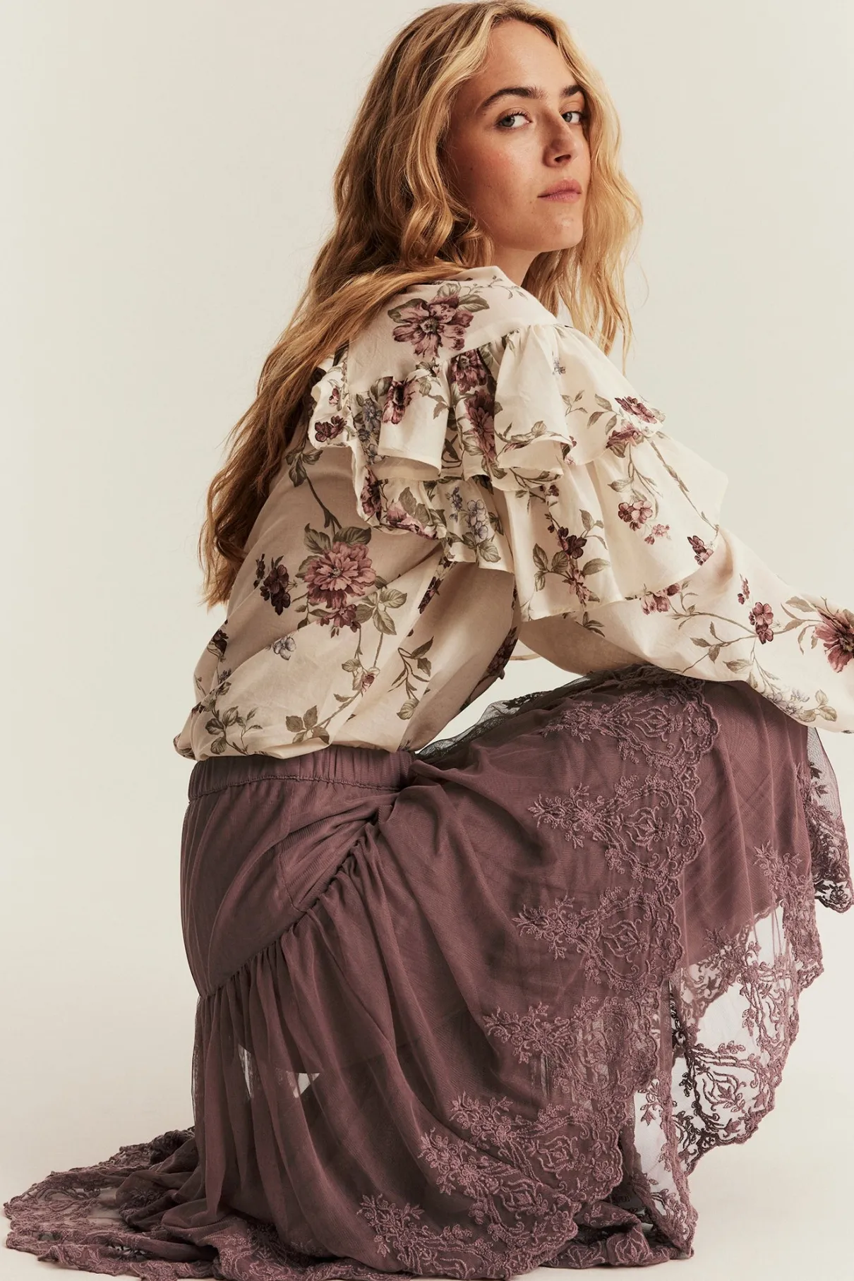 Women's pink mesh skirt with embroidery