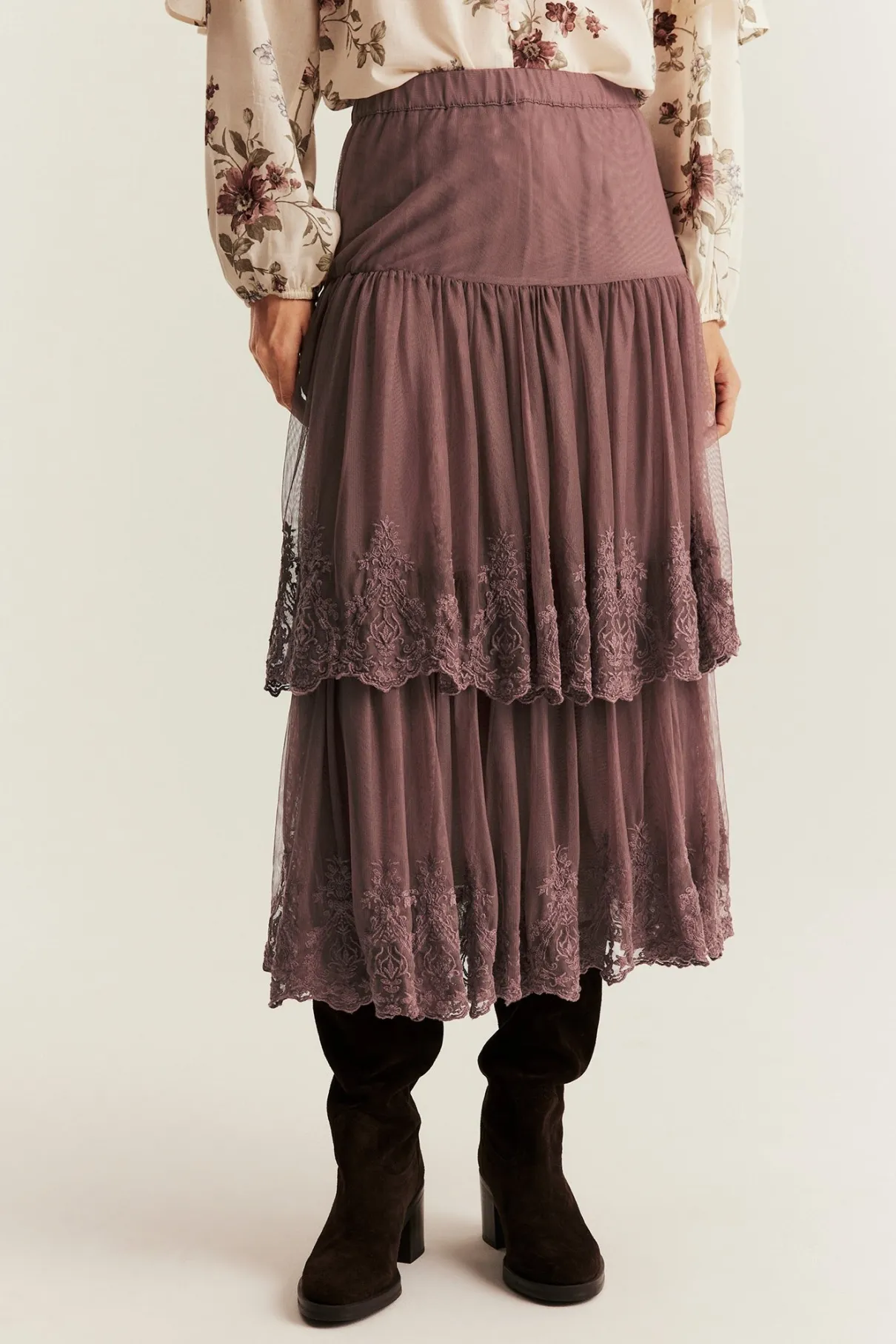 Women's pink mesh skirt with embroidery