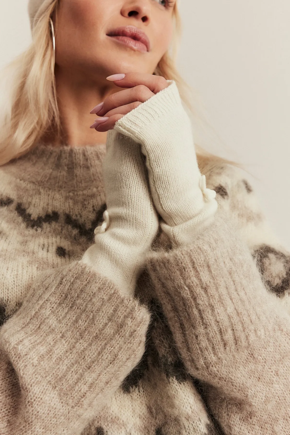 Women's white wool and cashmere blend wrist warmers